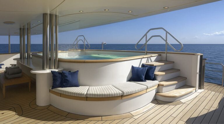 Outdoor Jacuzzi | Aqua Lares