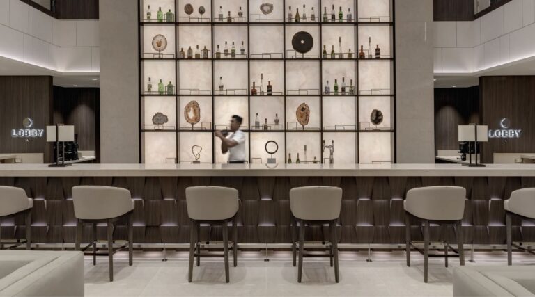 Lobby Bar | Explora I